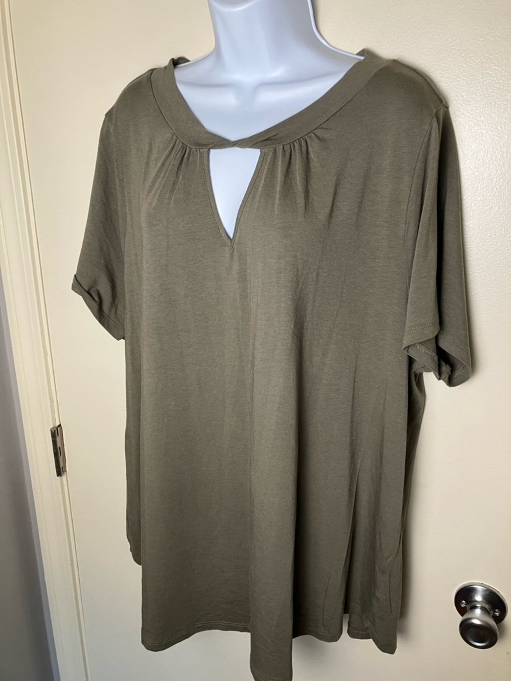 Soft Surroundings Women's Olive Keyhole Neck Short Sleeve Relaxed Fit 2X Top